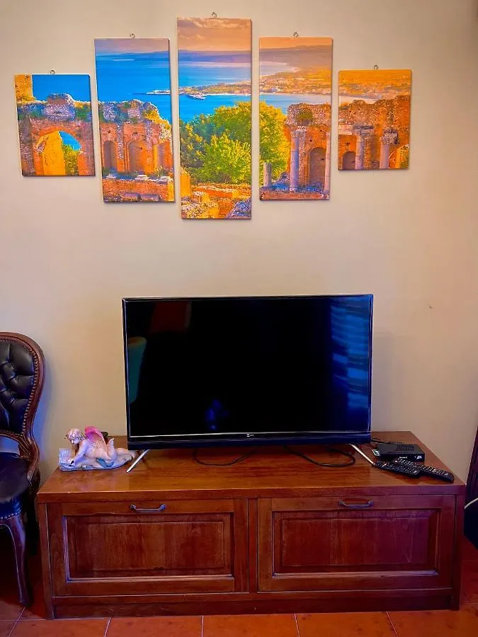 La Fontanella Apartment タオルミーナ 0*,  イタリア